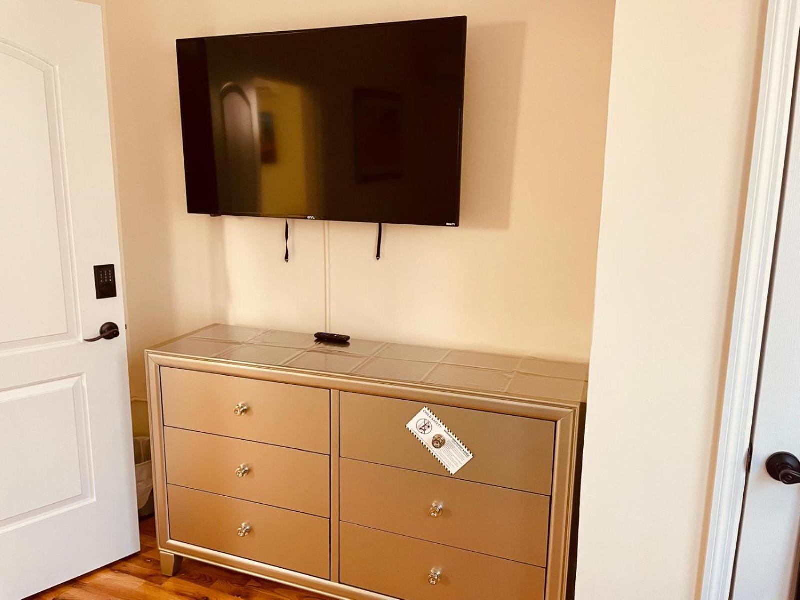 Ooohlala! 2 Beds And 2 Full Baths W/Free Parking Apartment Нюарк Екстериор снимка